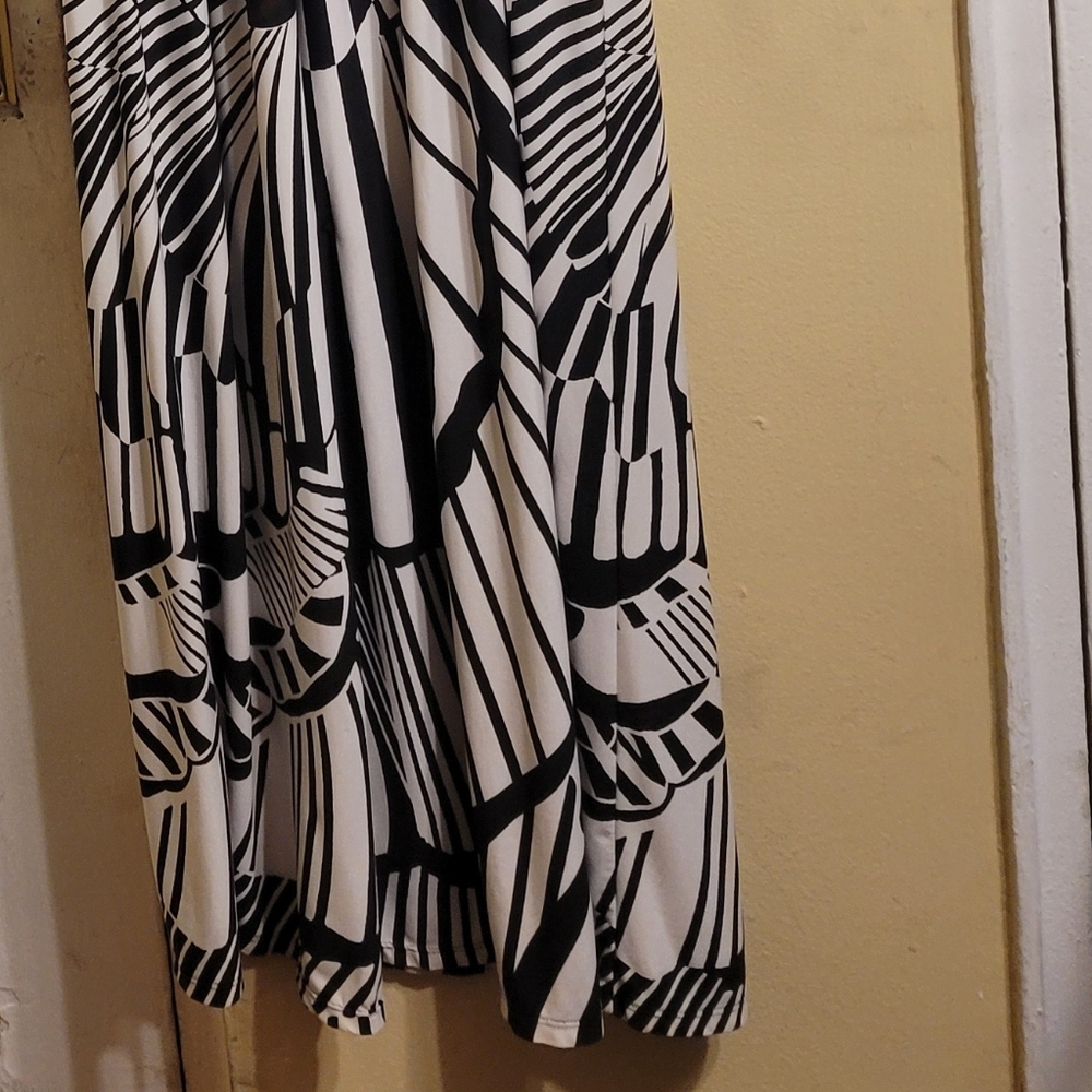 J-F-W Chic Monochrome Maxi Pull Over Black & White Broad Strap Dress Size 1X - Picture 7 of 8
